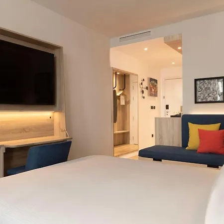 Hampton By Hilton Malaga Martiricos Hotel Exterior photo