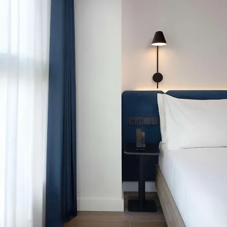 Hampton By Hilton Malaga Martiricos Hotel Exterior photo