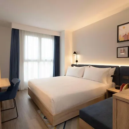 Hampton By Hilton Malaga Martiricos Hotel Exterior photo