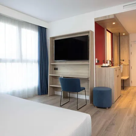 Hampton By Hilton Malaga Martiricos Hotel Exterior photo
