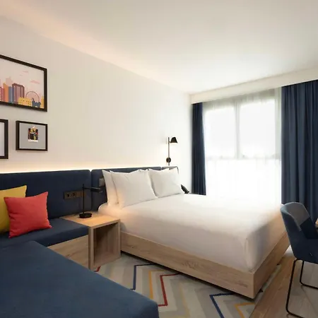 Hampton By Hilton Malaga Martiricos Hotel Exterior photo
