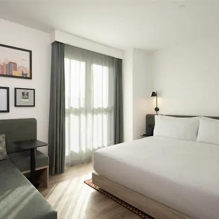 Hampton By Hilton Malaga Martiricos Hotel Exterior photo