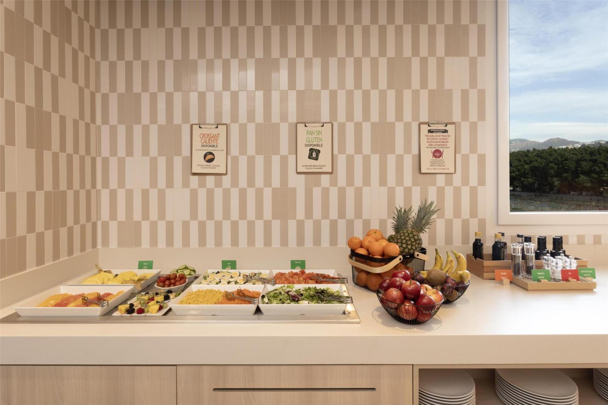 Hotel Hampton By Hilton Martiricos 3*